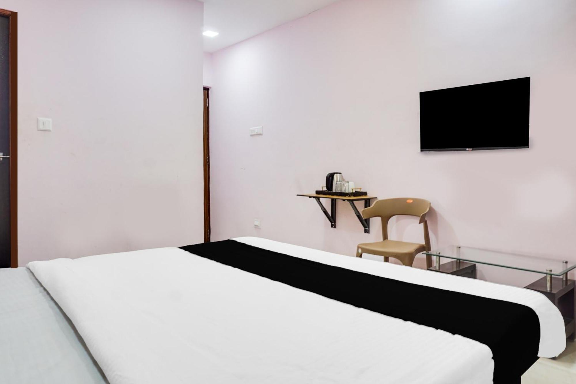 Super Collection O Chandan Nagar Kharadi Formerly Kharadi Inn Poona Buitenkant foto
